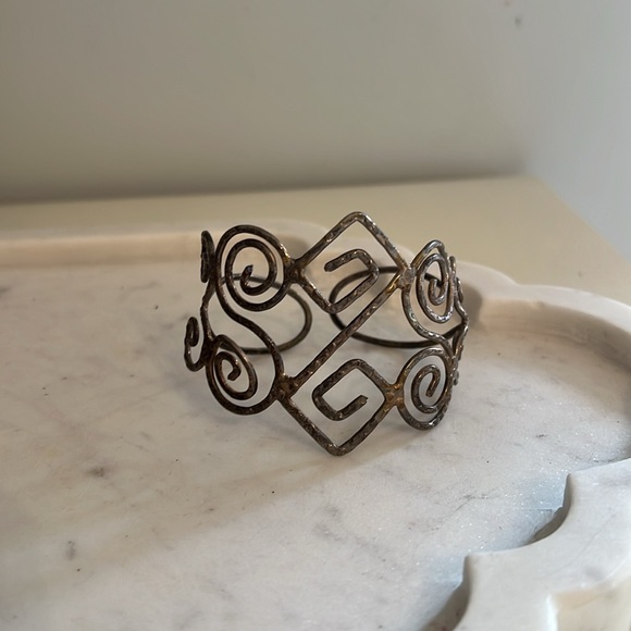 Women Vinatge Cuff Bracelet - Picture 4 of 9